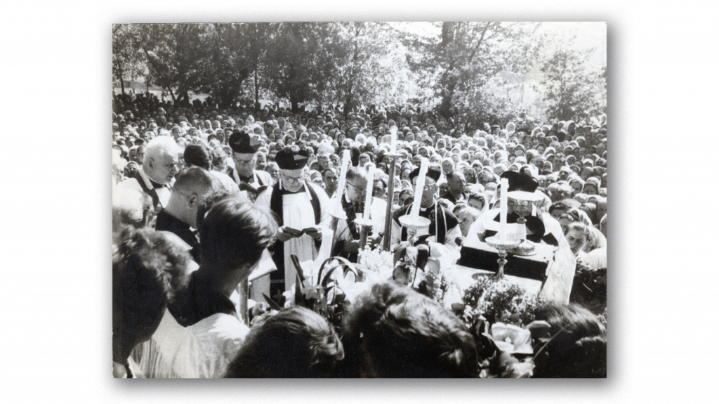 Обрядова церемонія в костелі святої Анни. 1966 рік. З архіву костелу св. Анни в Гречанах